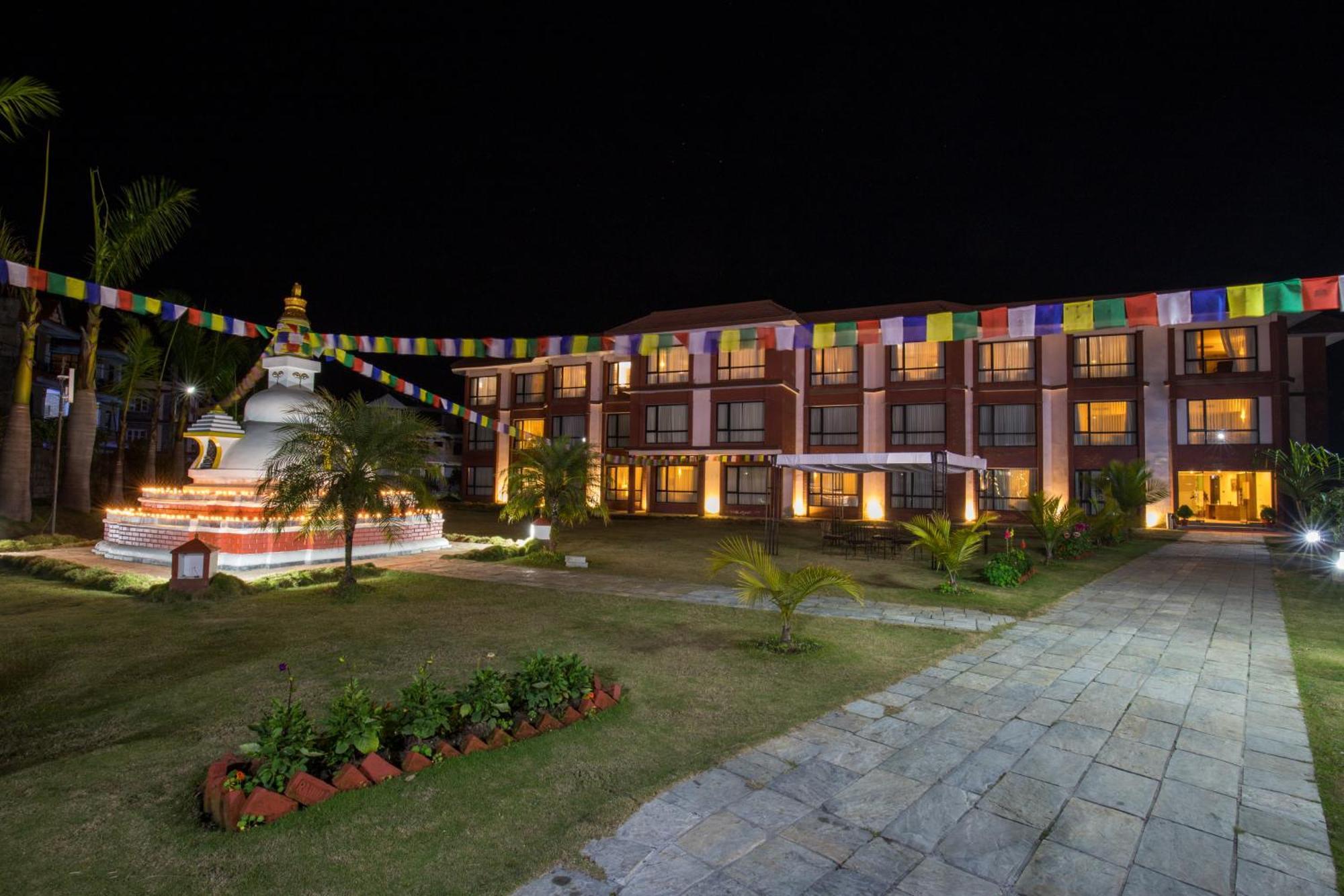 Hotel Pokhara Grande Bagian luar foto